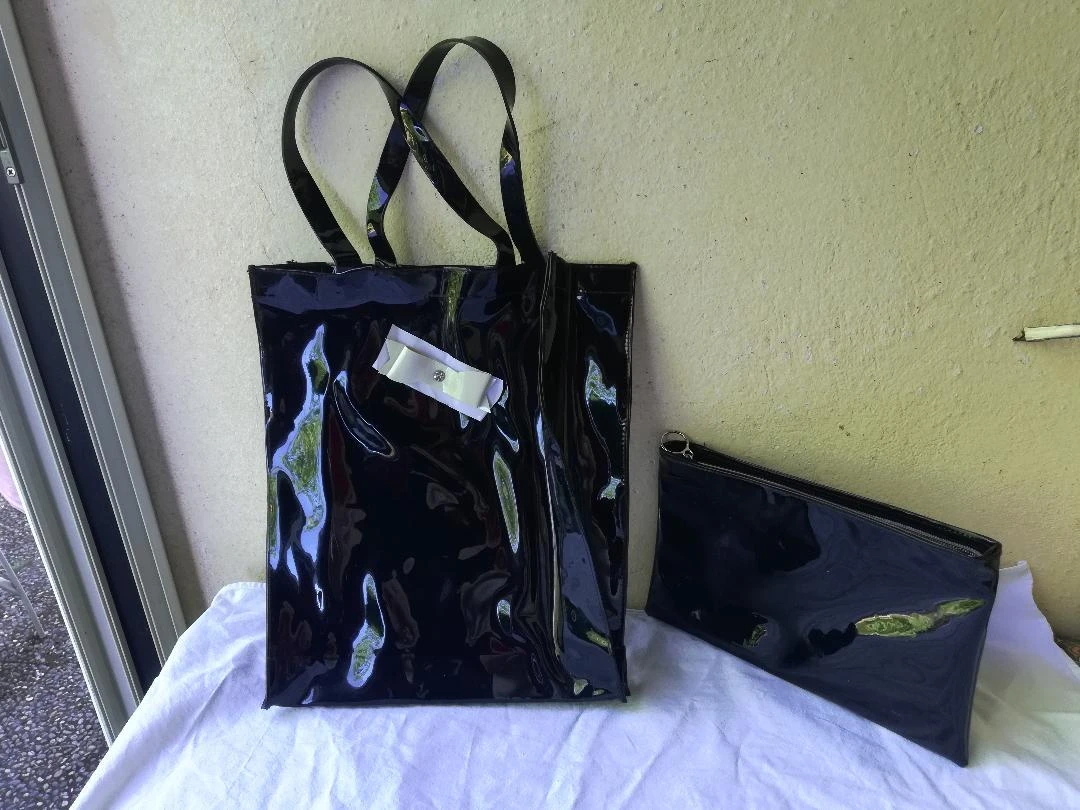 Lote rígido de Bolso tipo tote (o bolsa de playa...) abierta + su Neceser en PVC – photo 4